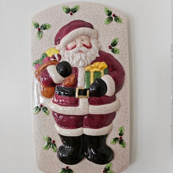 Vintage Debco Stoneware Christmas Baking Dish Featuring Santa Framed In Holly - Picture 5 of 12